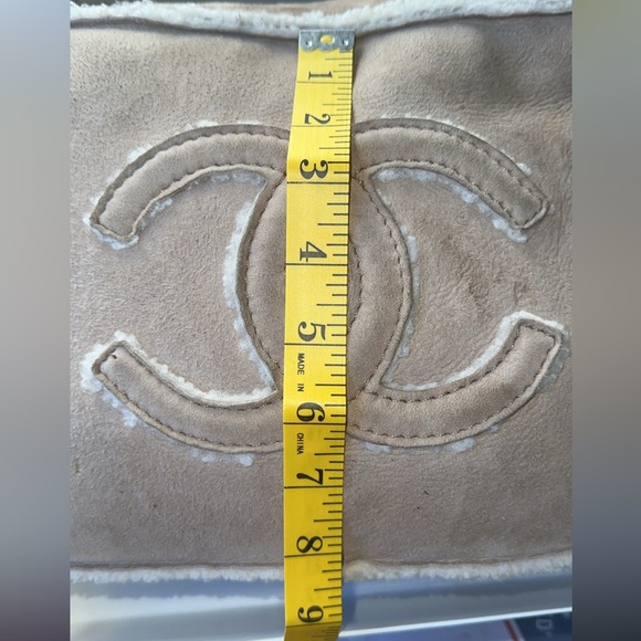Shearling Chanel Bag - Picture 7 of 9